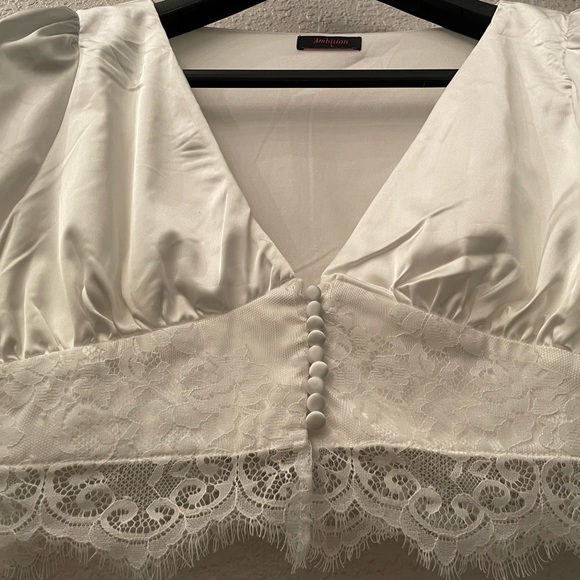 Silky Laced Cropped Blouse 🤍 - Picture 3 of 4